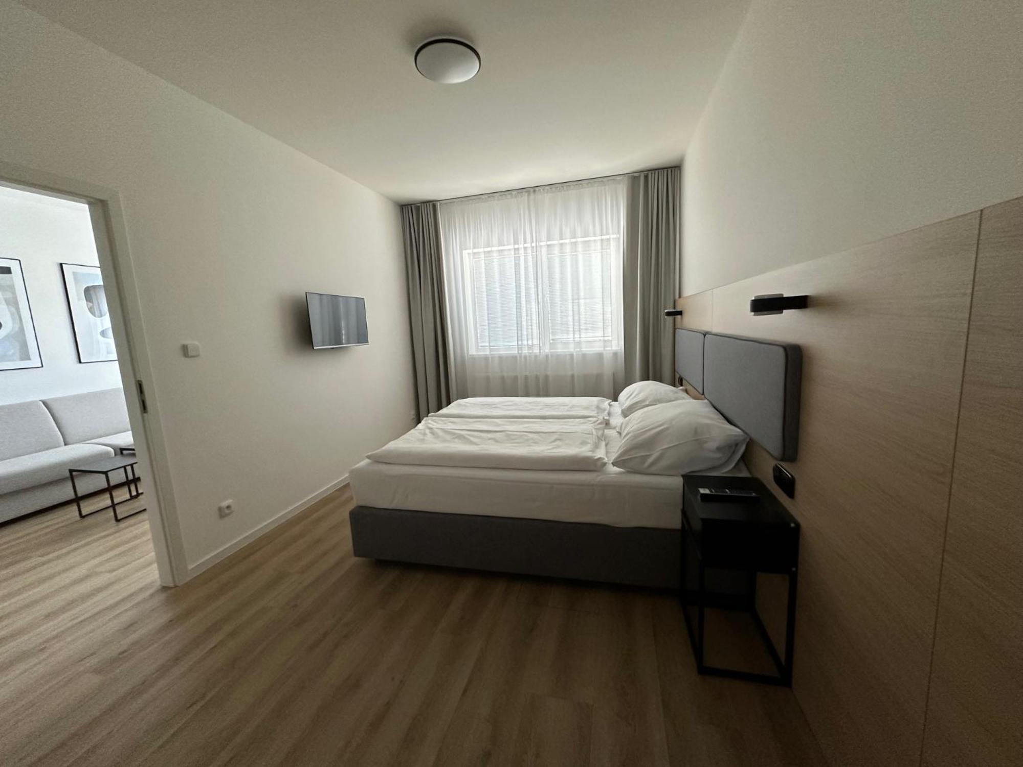 Hotel Kapitol Most Bagian luar foto