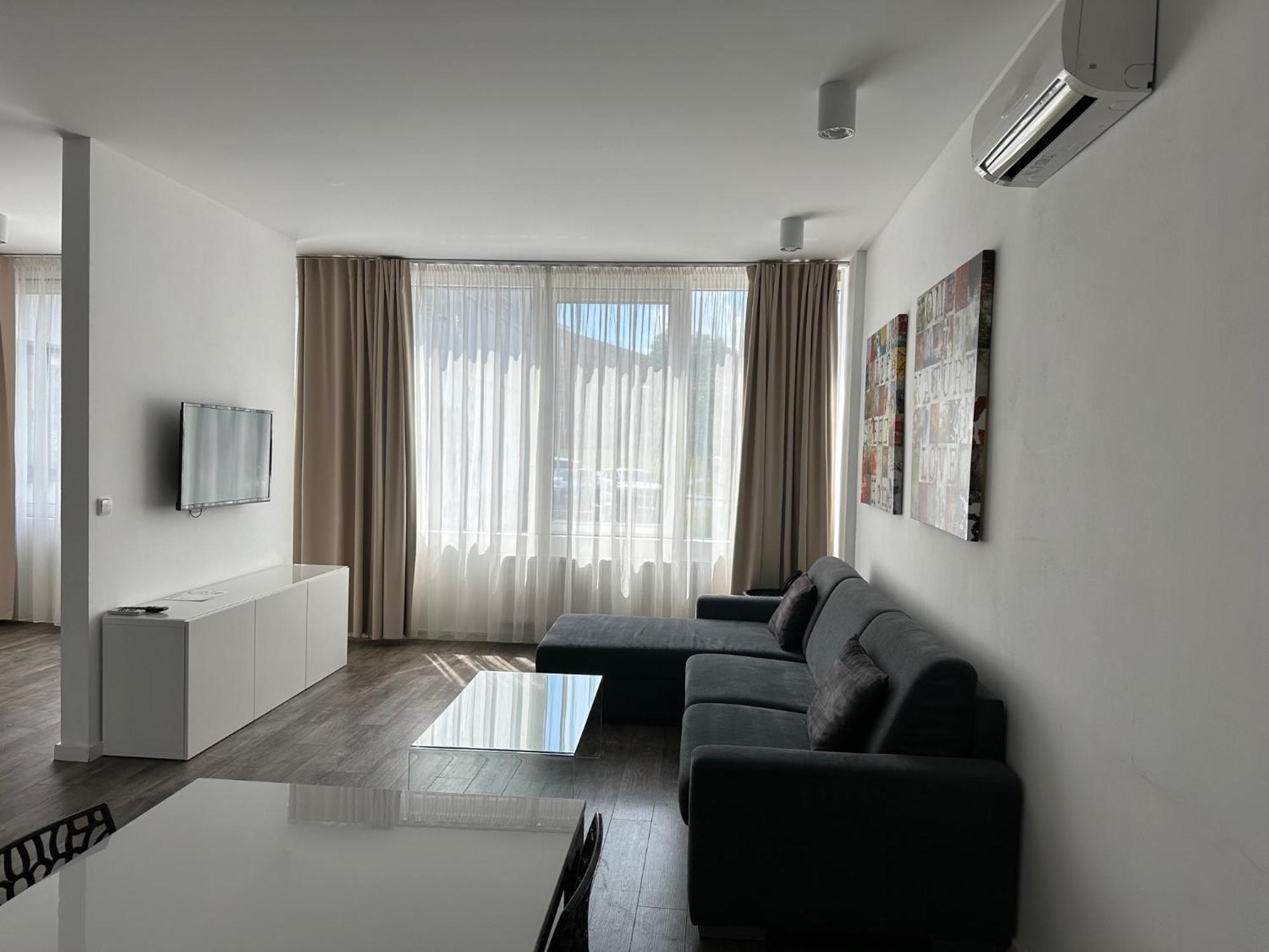 Hotel Kapitol Most Bagian luar foto